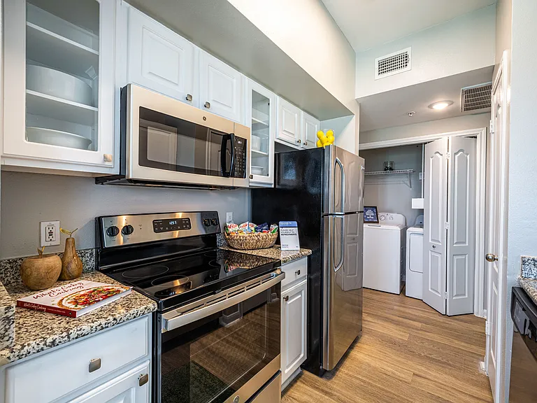 Baypoint Apartments — Photo 83