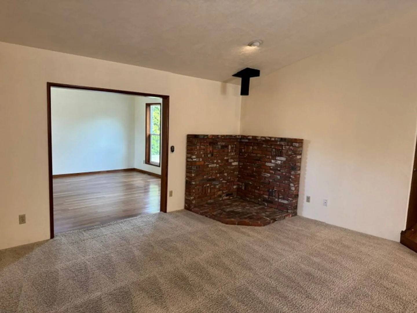Spacious 3-Bedroom Home With Bonus Room Quiet Cul-de-Sac! — Photo 3