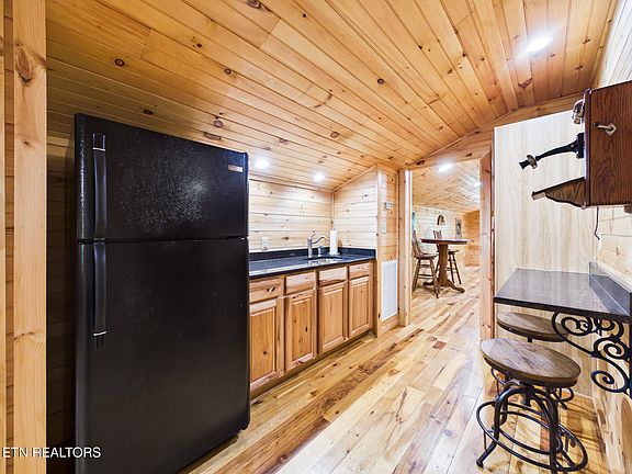 12th image of 113 Rivendell Ln