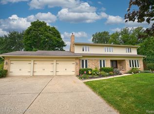 1559 Kings Bridge Rd, Grand Blanc, MI 48439