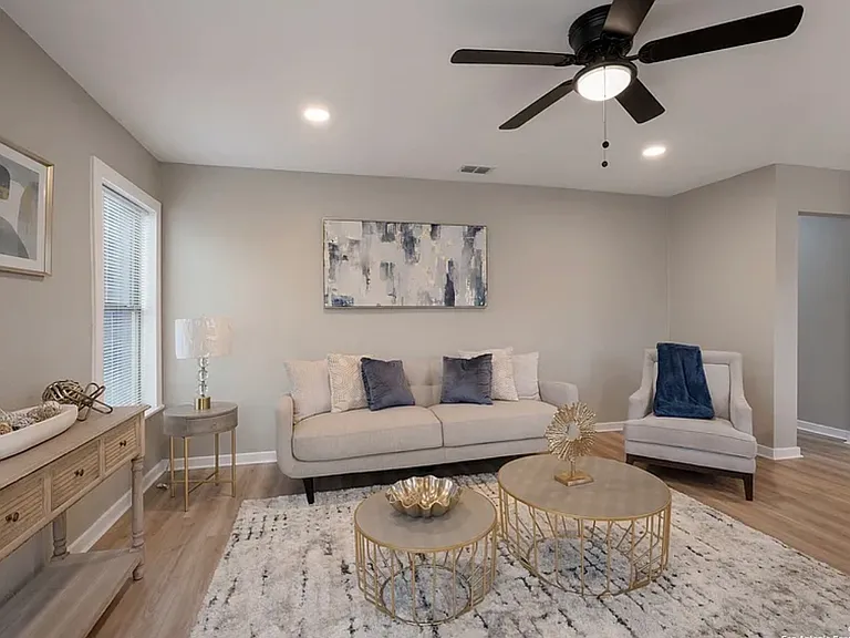 858 Harriman Pl — Photo 3