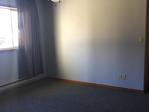 3rd image of 124 Earl St APT 8
