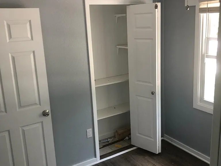 2 of 2 bedrooms (1 closet)