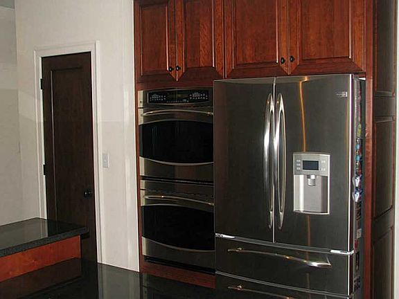 5th image of 16989 Cynthia Dr