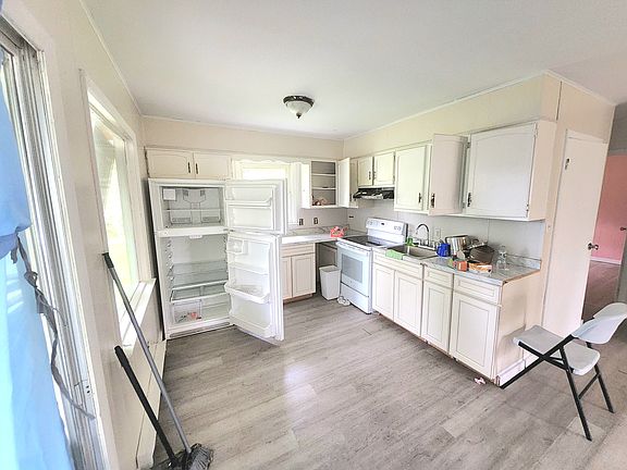 2nd image of 305 Cold Spring Rd