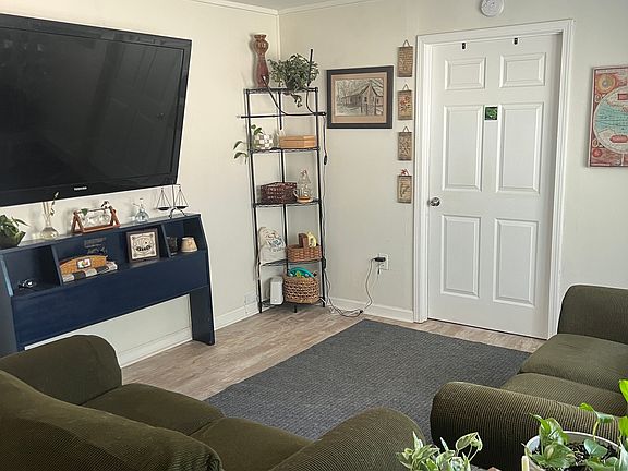 3rd image of 255 Martin Cir