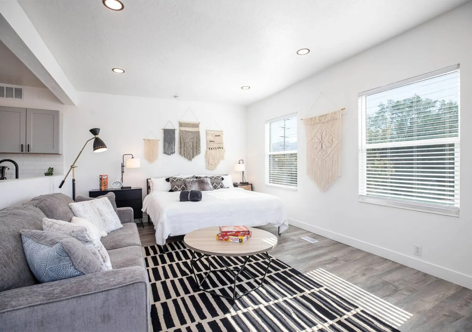 The Barber Loft-Close to Downtown, 35 Mins to Ski! — Photo 2