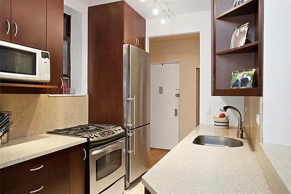 Rented by Compass | media 2