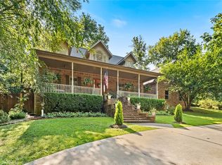 934 N Applebury Dr, Fayetteville, AR 72701