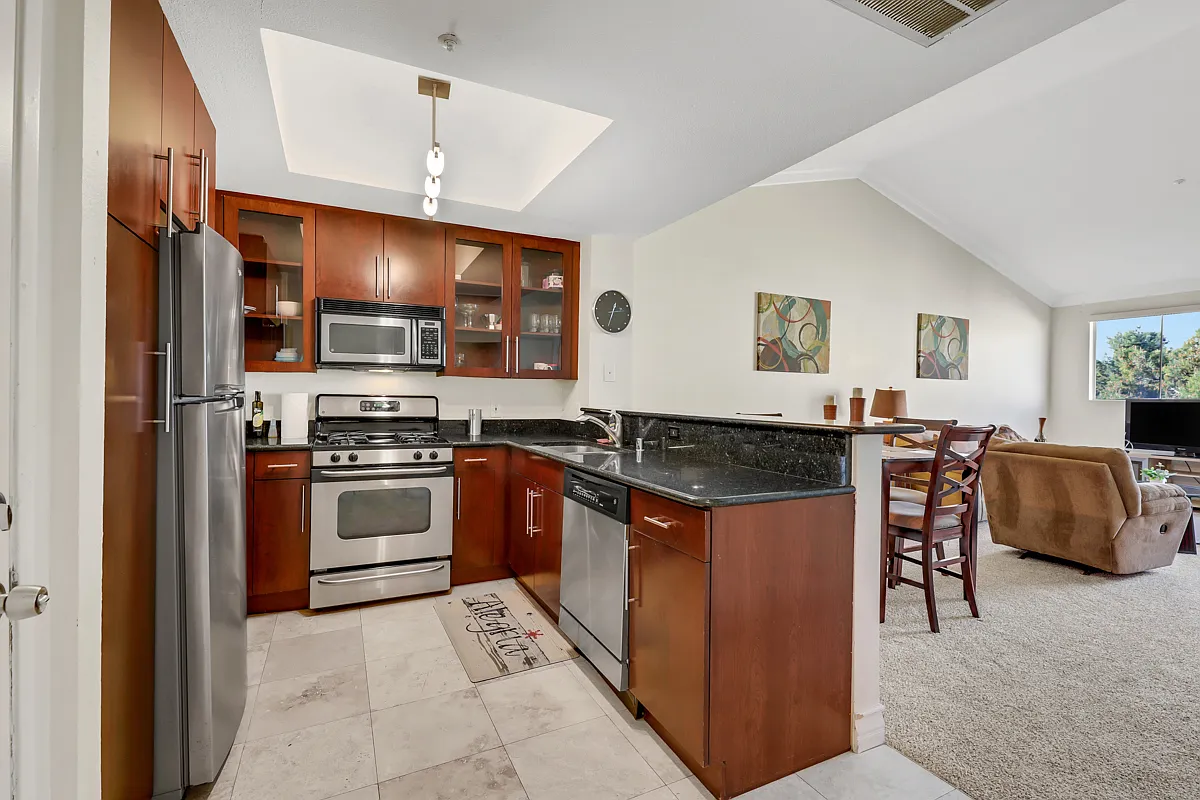 1 bed, 727 sqft, $1,600 — Photo 1