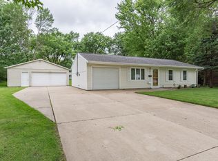 5612 Vermont St SW, Cedar Rapids, IA 52404