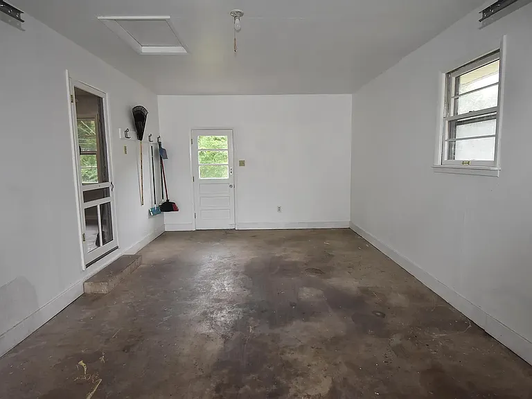 433 Anniston Dr — Photo 11