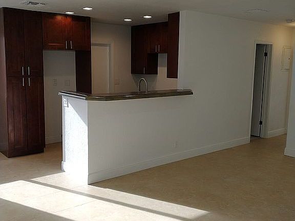 4th image of 501 NE 57th Ct #B