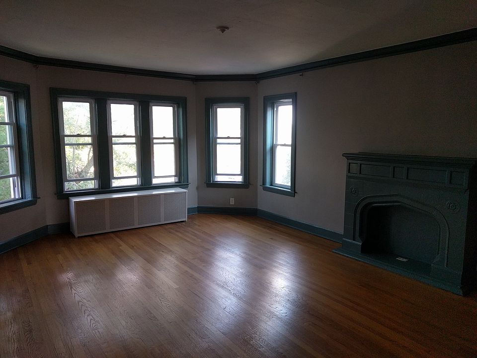 1st image of 8950 S Blackstone Ave #3