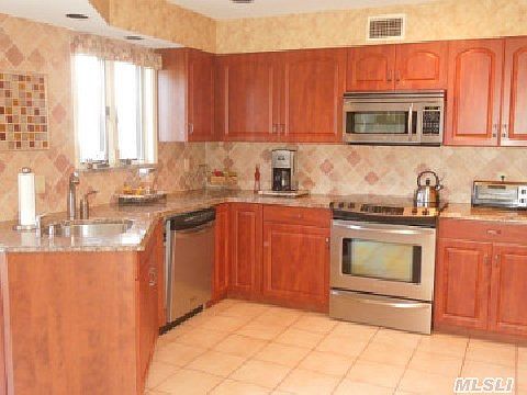 5th image of 60 Shoreham Dr E