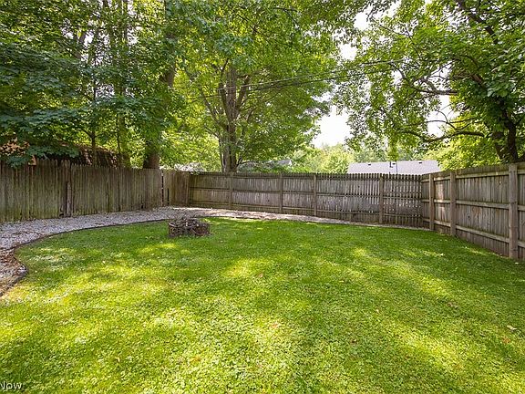5th image of 2324 Suncrest Dr