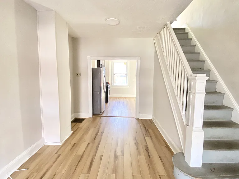 514 N Decker Ave — Photo 4
