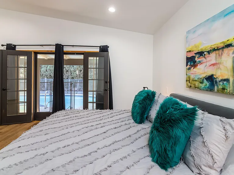 6135 Wilkinson Ave — Photo 13