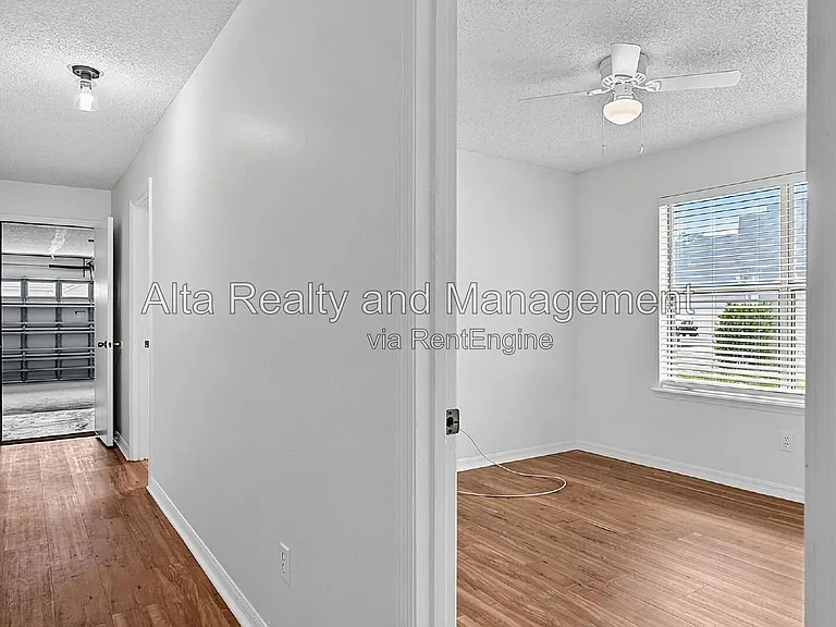 8426 Country Bend Cir W — Photo 23