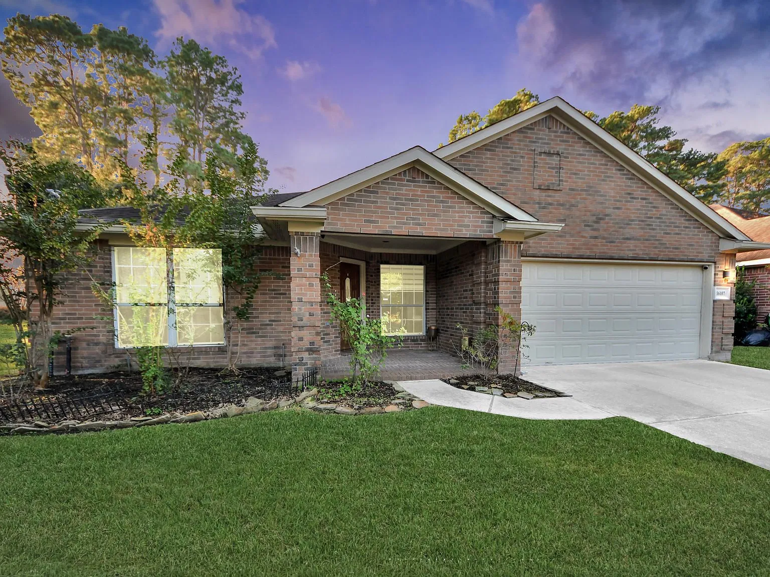 4 bed, 2.0 bath, 2260 sqft, $2,300 — Photo 1