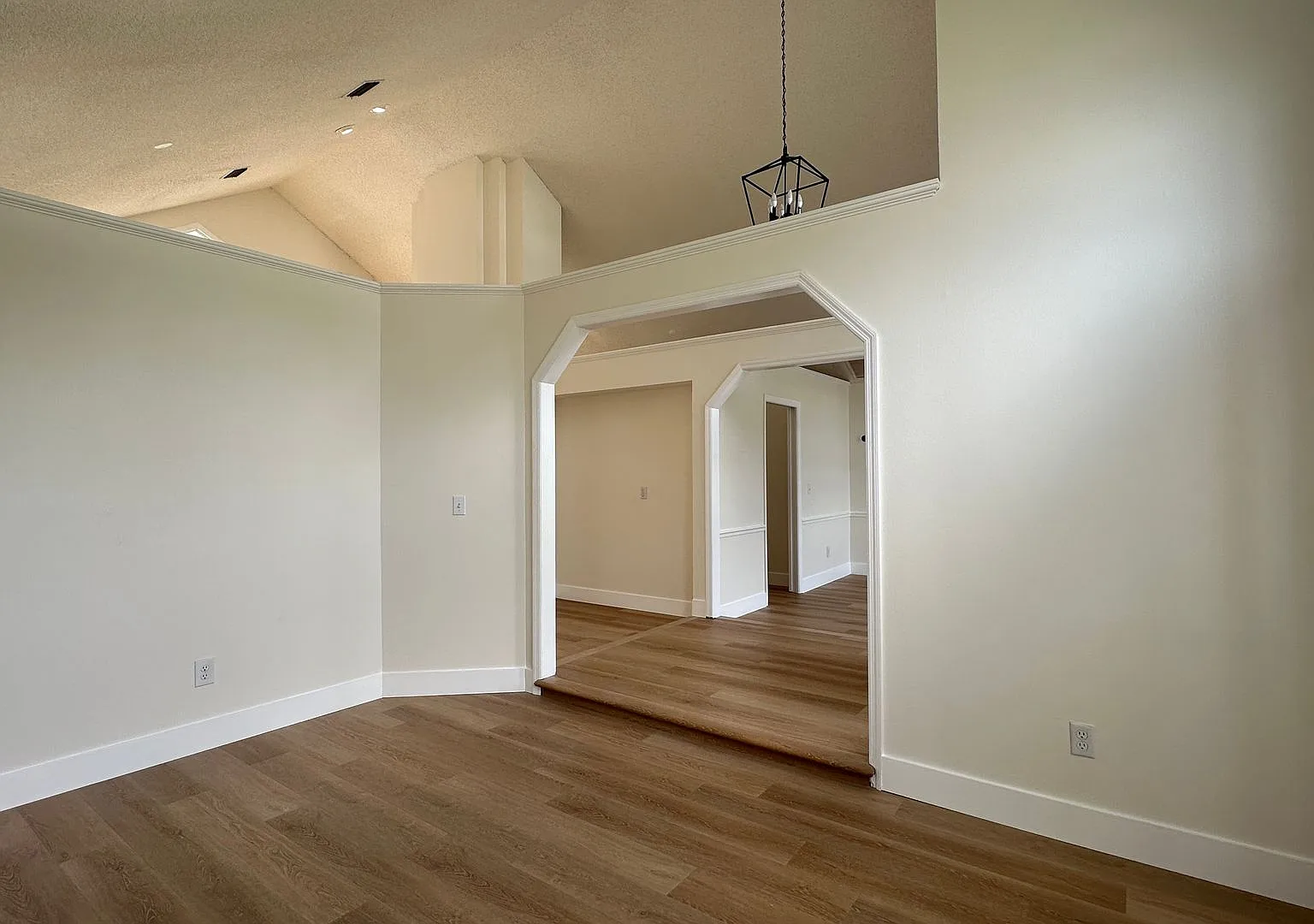 Beautiful 4 Bedroom 2 Bathroom Pool Home in Lake Mary, FL — Photo 4