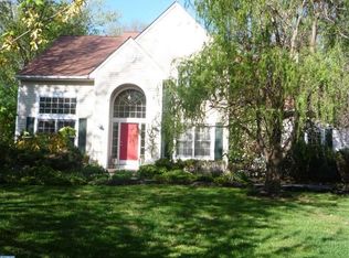 14 Elm St, Hopewell, NJ 08525