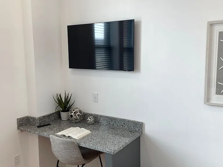 CORPORATE EXECUTIVE HOUSING — Photo 38