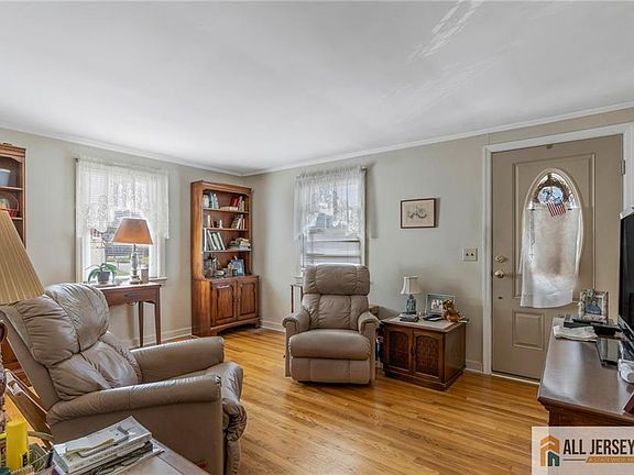 5th image of 55 Eiseman Ave