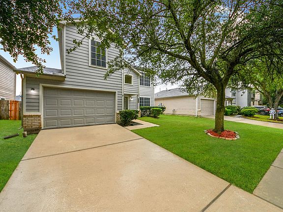 3rd image of 915 Grand Plains Dr
