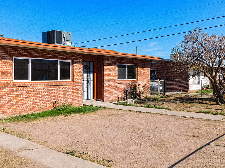 8308 Capitan Cir — Photo 2