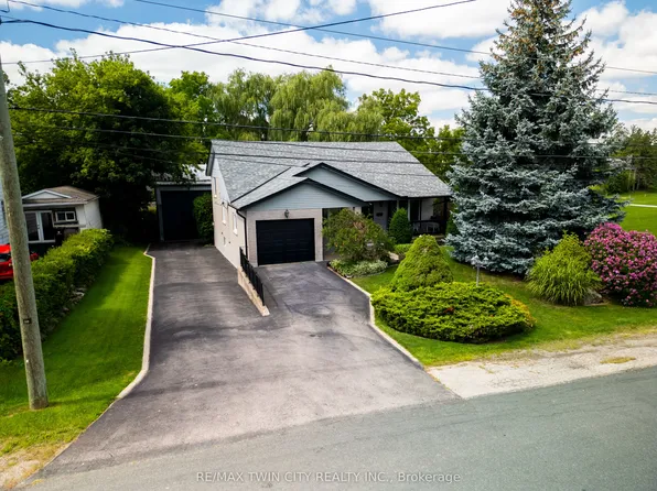 108 Queensway Dr, Woolwich, ON N0B 2N0
