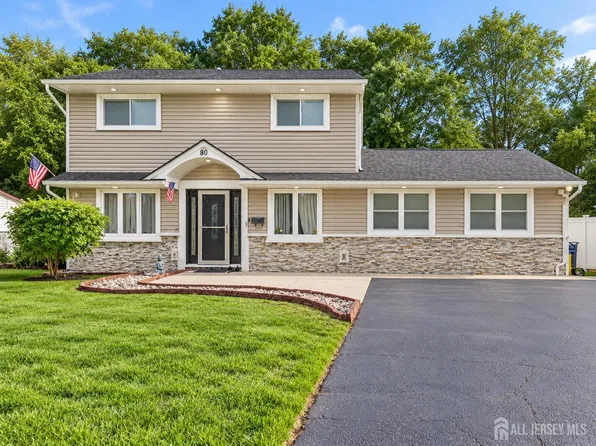80 Stillwell Rd, Kendall Park, NJ 08824