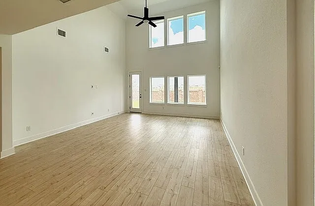 17141 Oxborough Dr — Photo 5