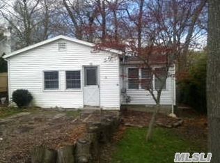 31 Dawn Rd, Rocky Point, NY 11778