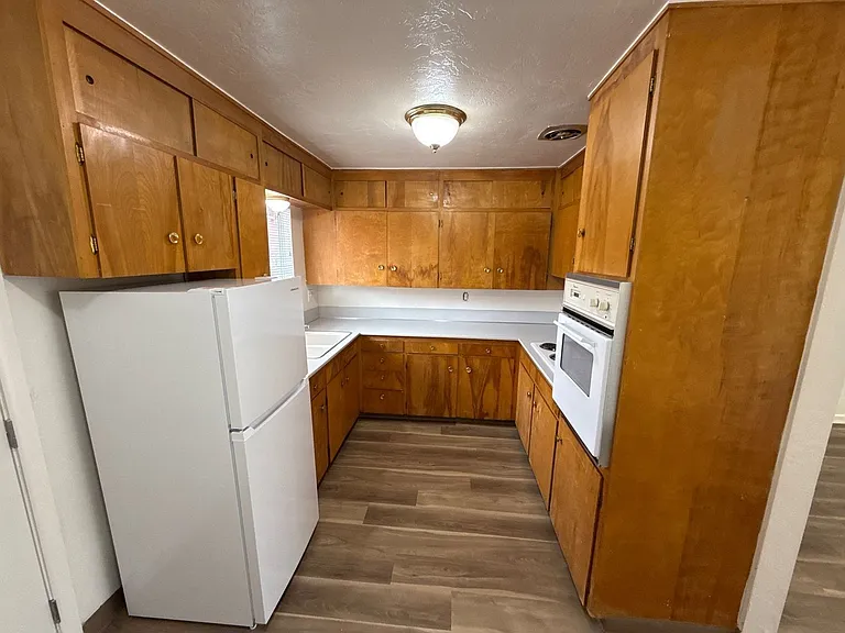 1835 Beach Ave NE #8 — Photo 6