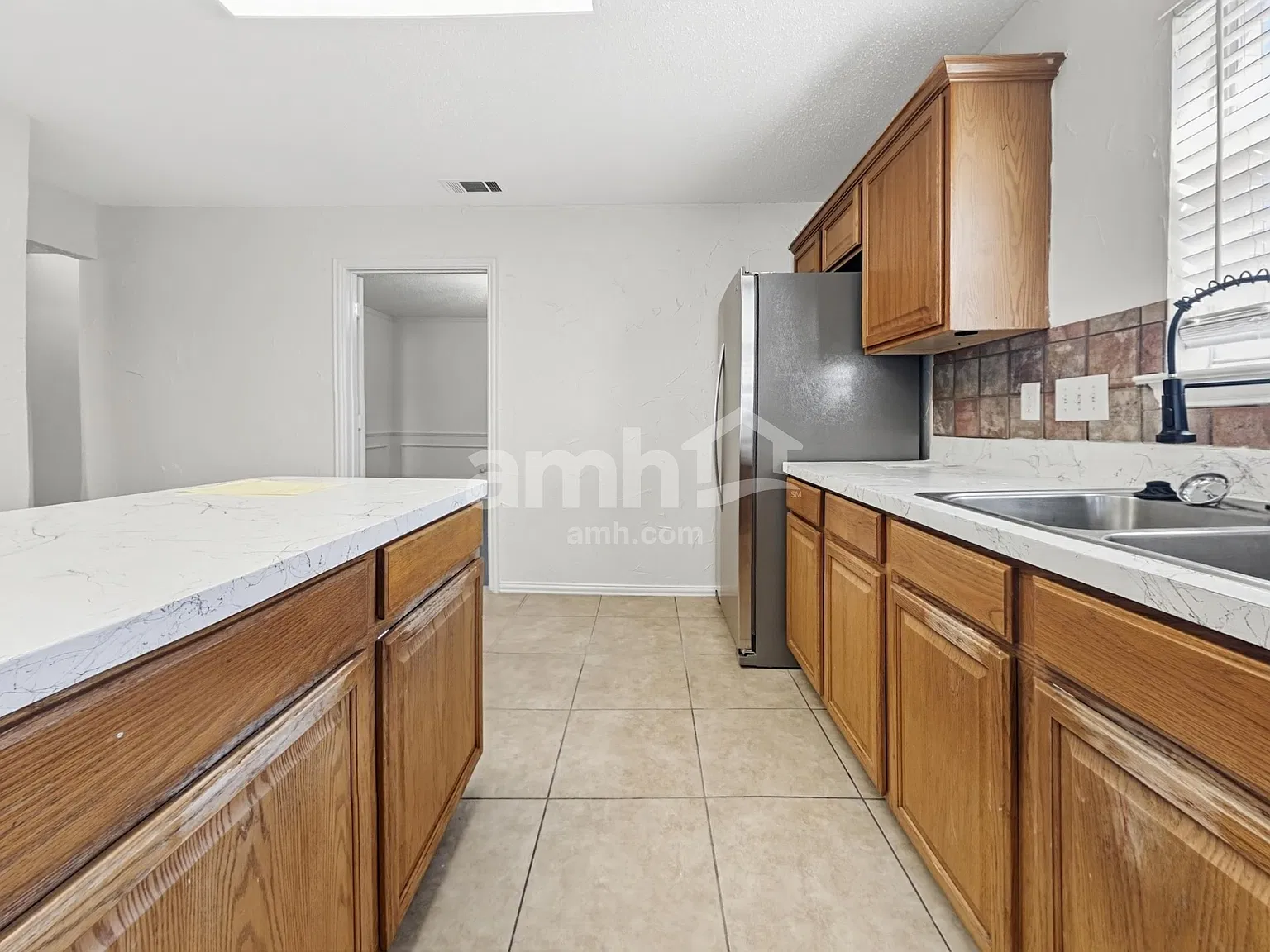 4 bed, 2.5 bath, 2722 sqft, $2,855 — Photo 3