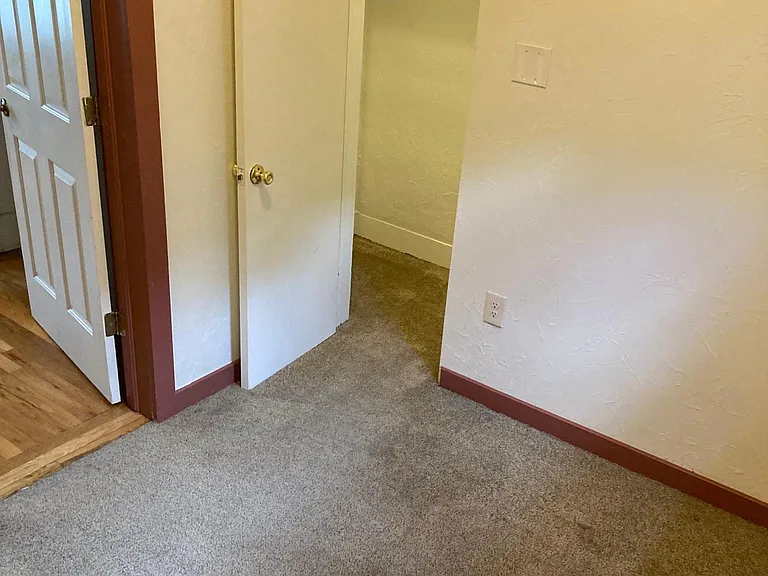 120 N Chestnut St — Photo 12