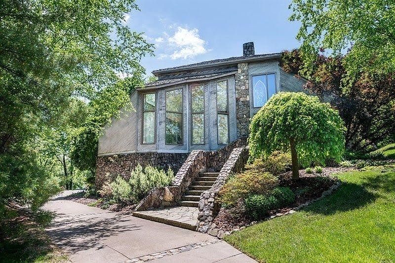 1st image of 1916 Lakes Edge Dr