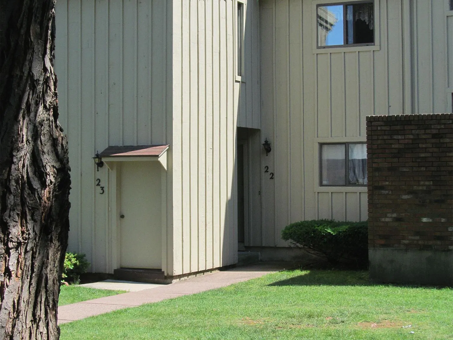 22 Webster Ct — Photo 2