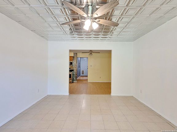 4th image of 705 N Laurel Street