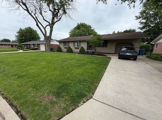 820 14th St, Peru, IL 61354