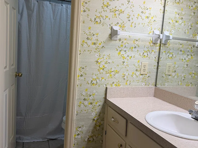 803 Summer Ln — Photo 17