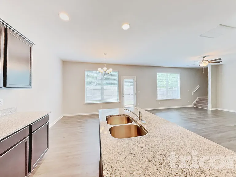 104 Yadkin St — Photo 5