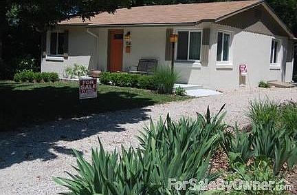 Front yard
						:
						Low maintenance landscaping