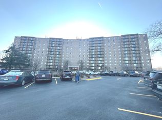 6340 Americana Dr APT 808, Willowbrook, IL 60527