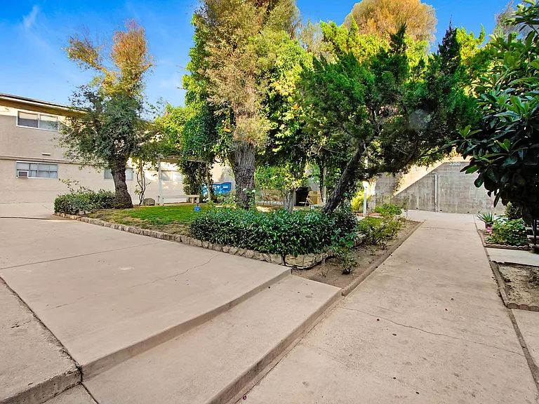 Ramona Garden Apartments — Photo 15