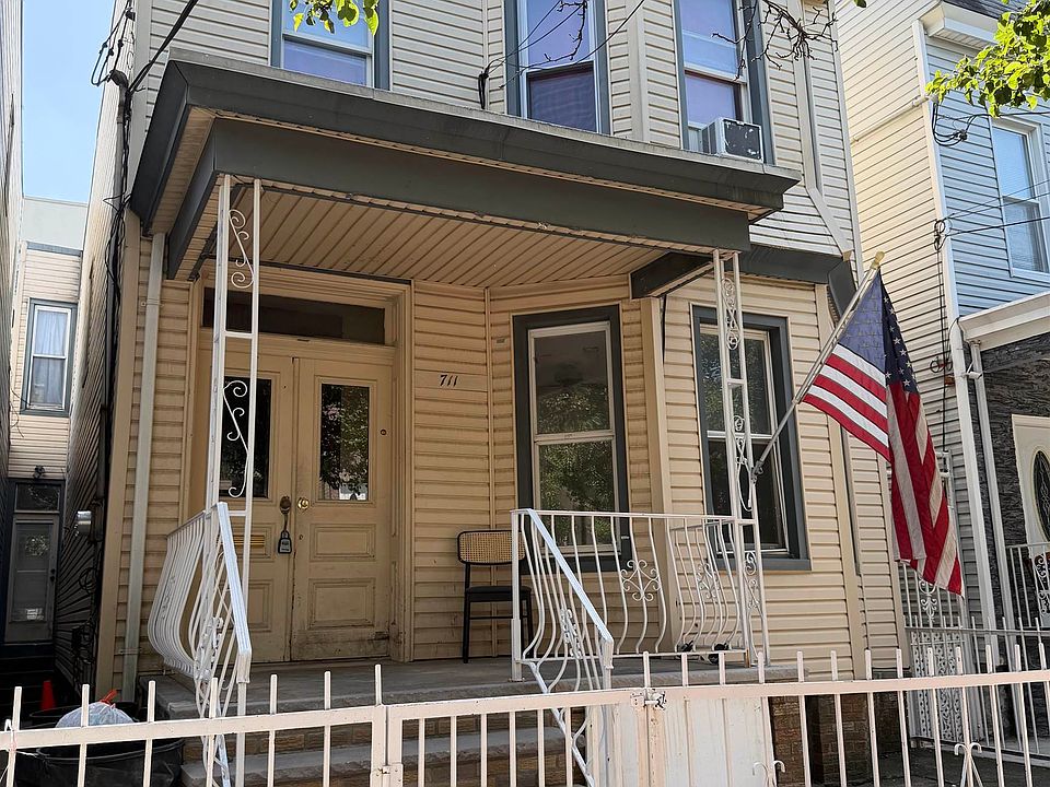 1st image of 711A 27th St