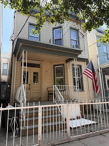 711A 27th St Photo 1 711A 27th St Photo 1