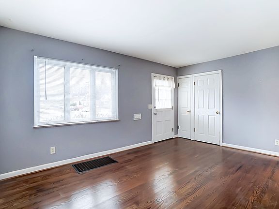 2nd image of 3713 Meadowview Dr