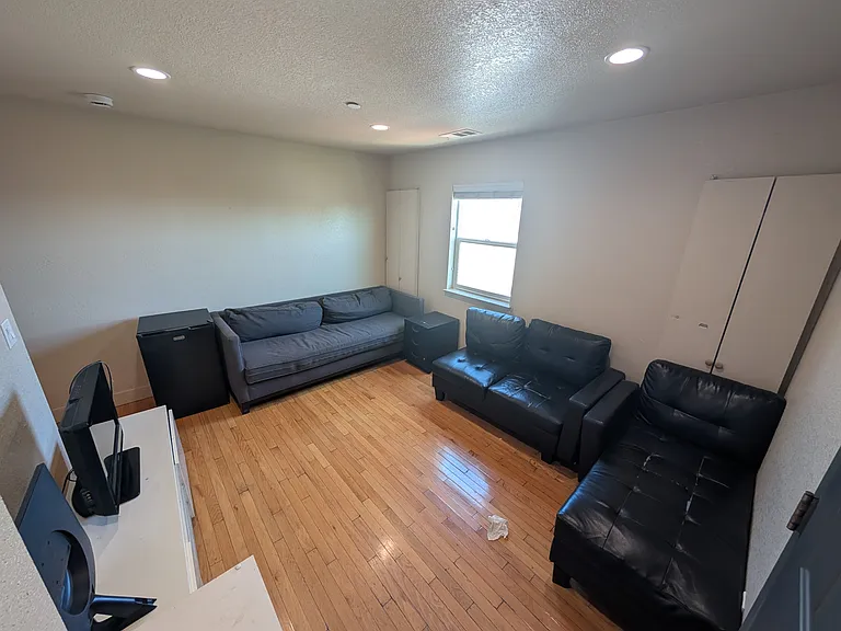 2504 Dana St — Photo 6